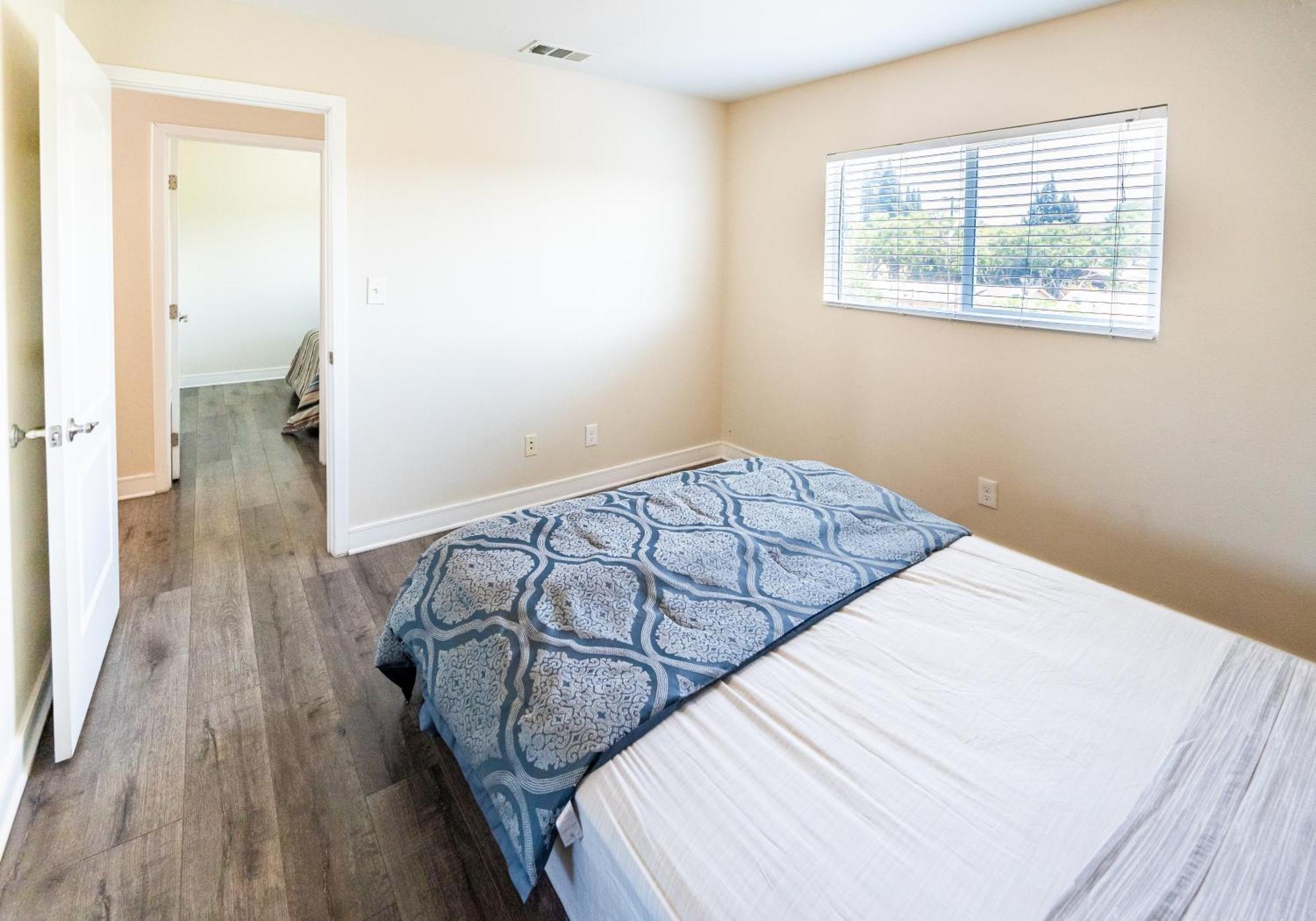 Modern 2 Level 5-bedroom 3-bathroom Close To Downtown La Apartamento